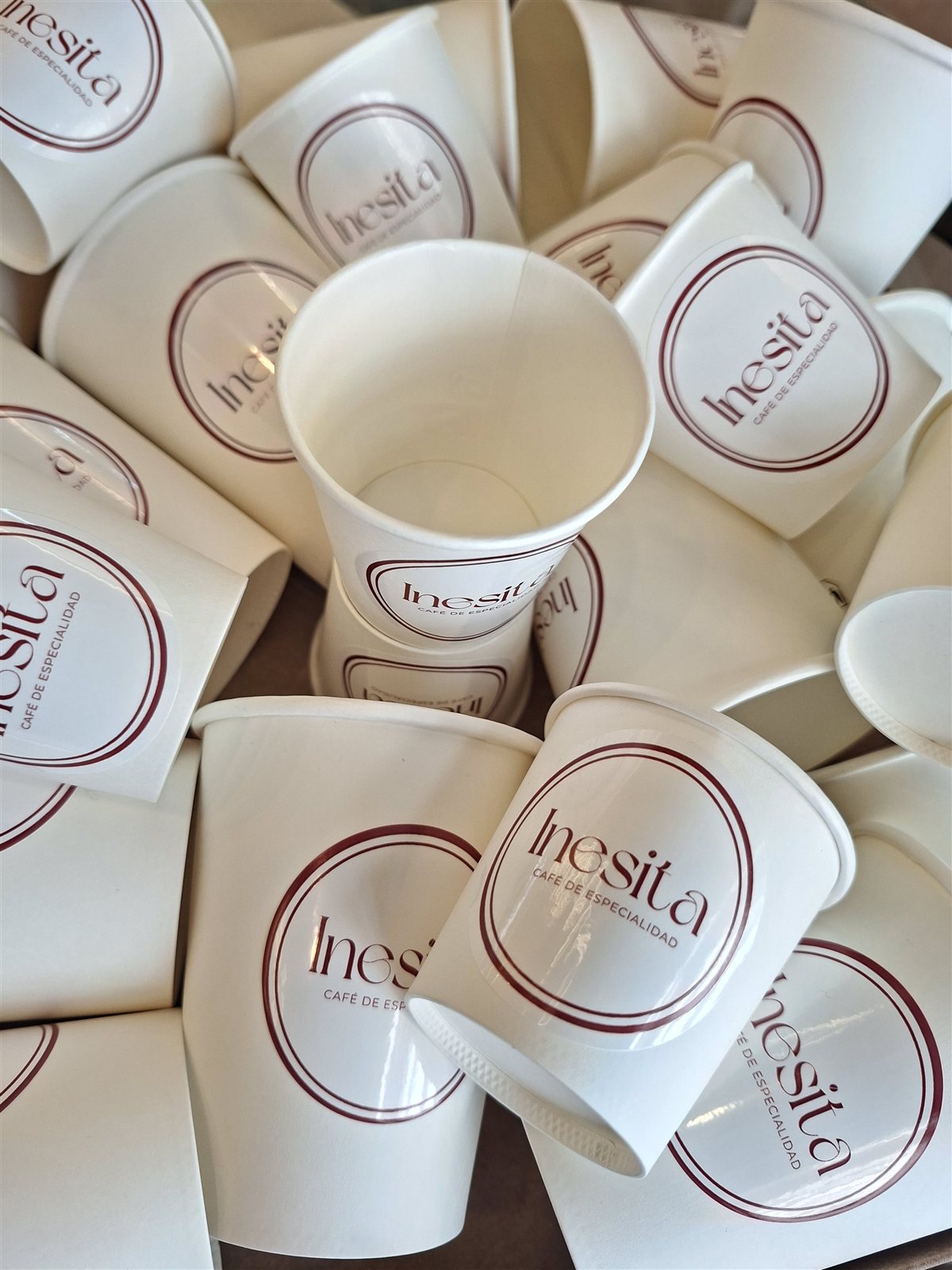 Vasos de Inesita apilados